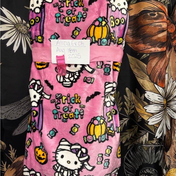 2025 Hello Kitty Halloween Cloud Throw Blanket - Picture 1 of 2